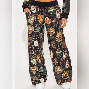 NWT Ed Hardy Flashboard
Black Track Pant Sz L Wide Leg Embroidered Y2K Lounge